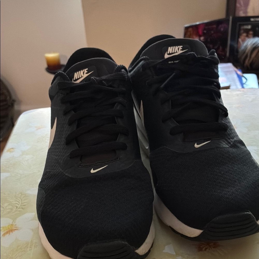 Nike women Black and White Sneakers